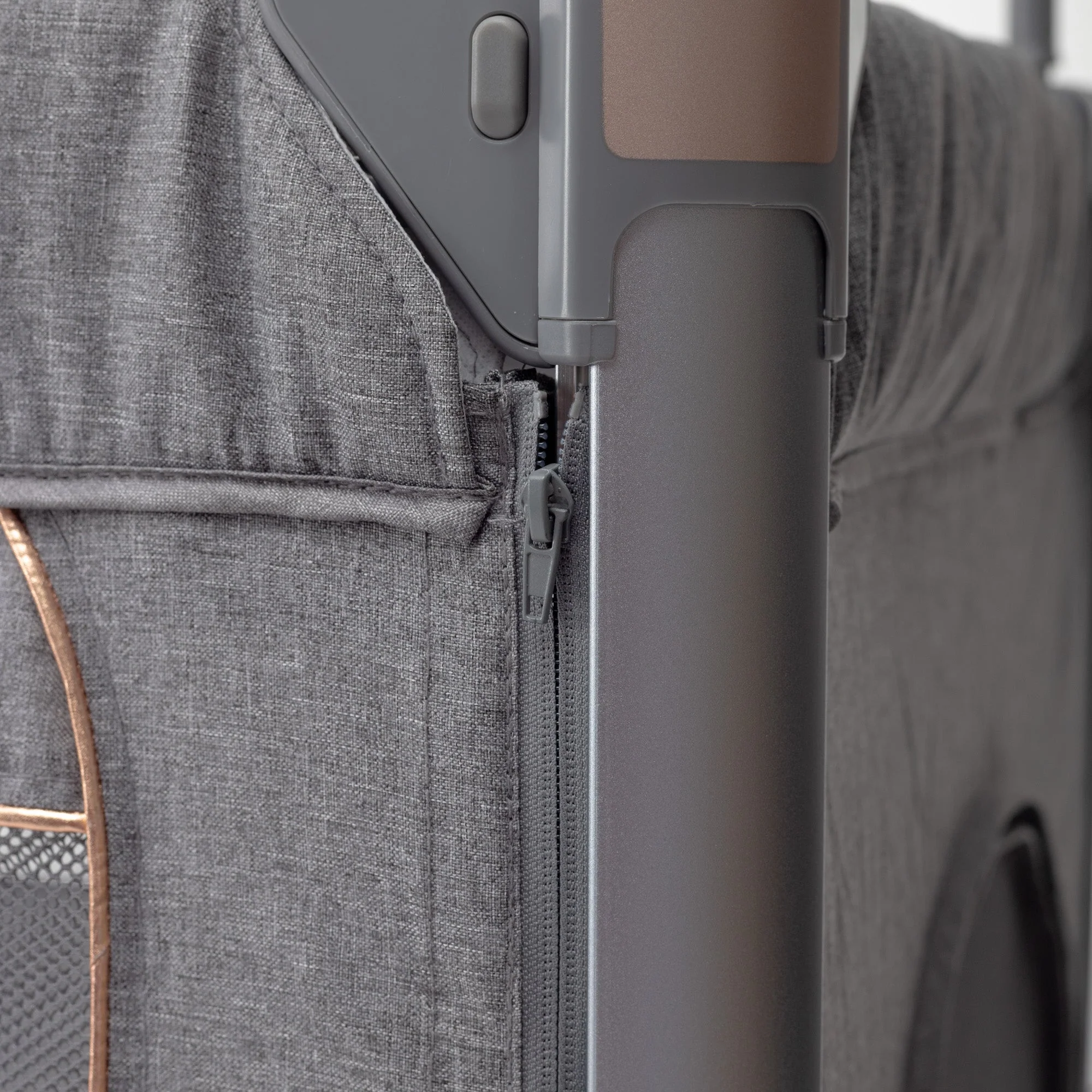 Cuddle Me Lux 2 in 1 Camp Cot with Baby Monitor - Image 11