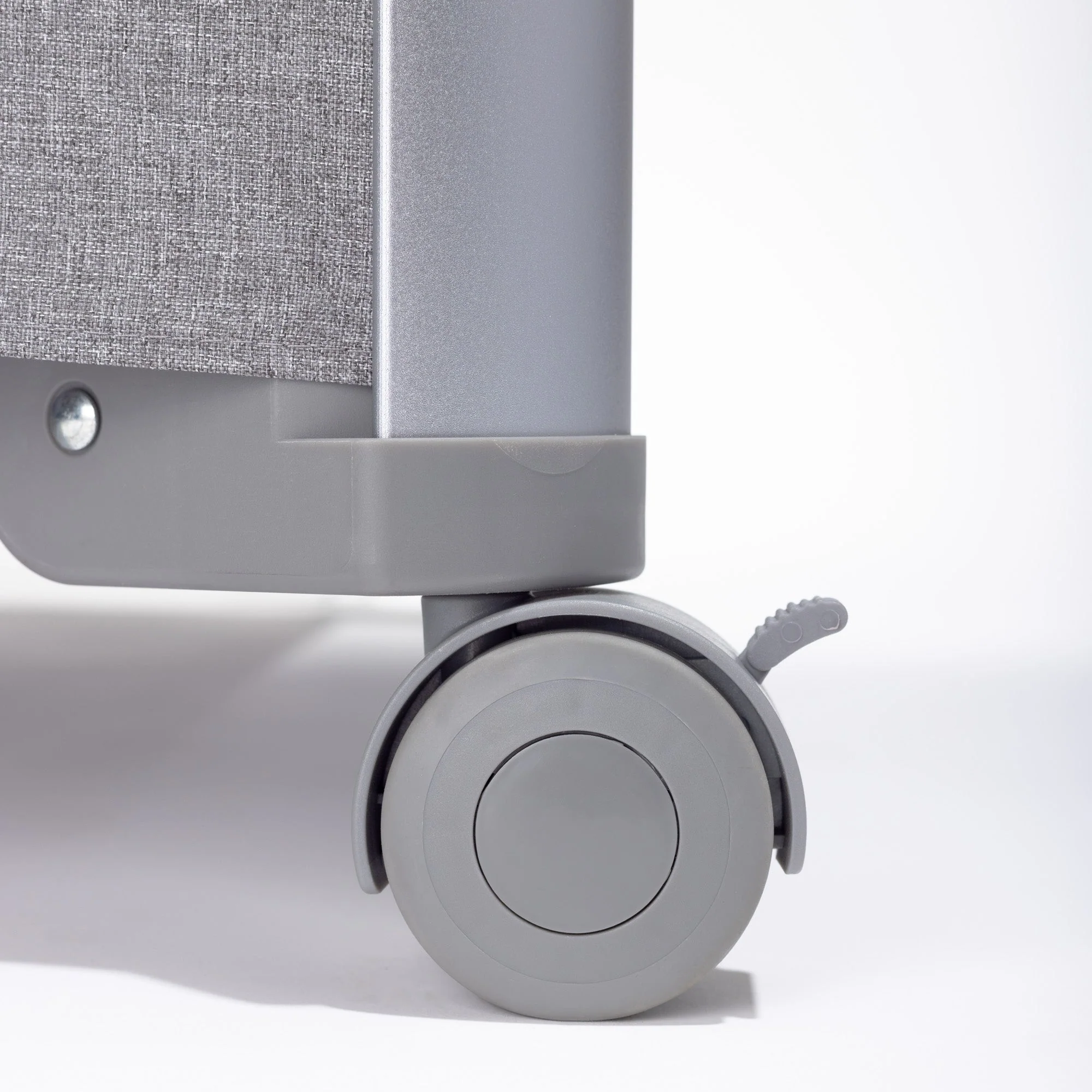 Cuddle Me Lux 2 in 1 Camp Cot with Baby Monitor - Image 12